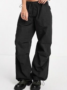 Pull&Bear Black Cargo Parachute Pants size Medium sz 6-8